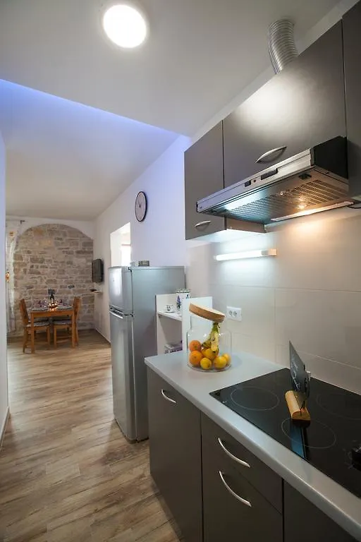 Apartment Irma Pola 0*,