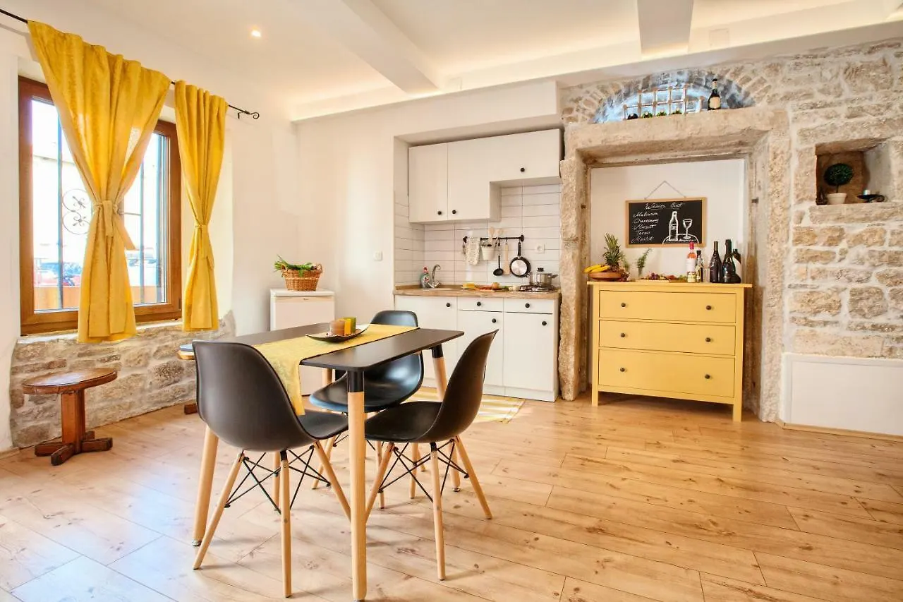 Apartment Irma Pola 0*,