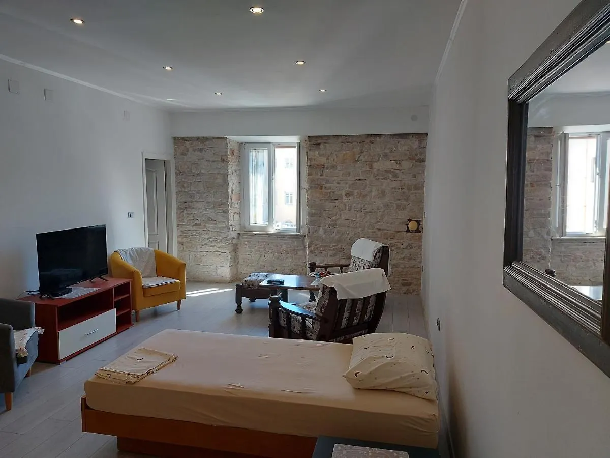 Apartment Irma Pula