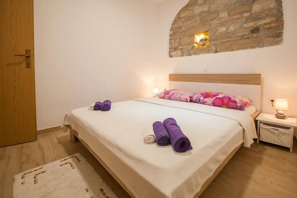 Apartment Irma Pula