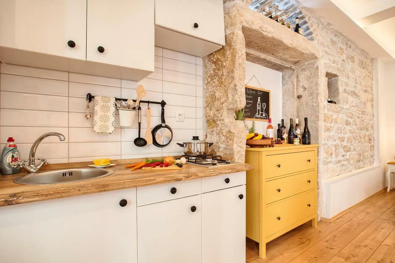 Apartment Irma Pula 0*,  Croatia