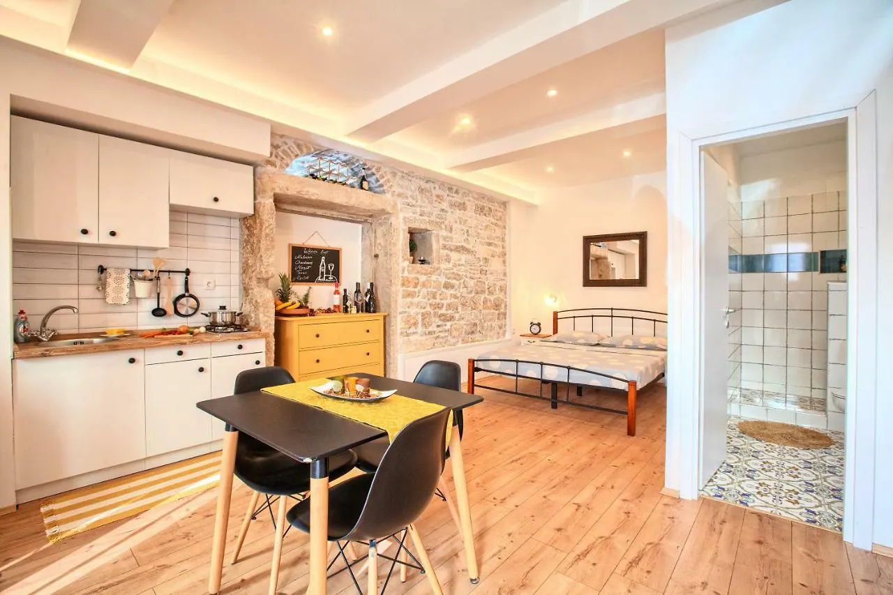 Apartment Irma Pula 0*,  Croatia